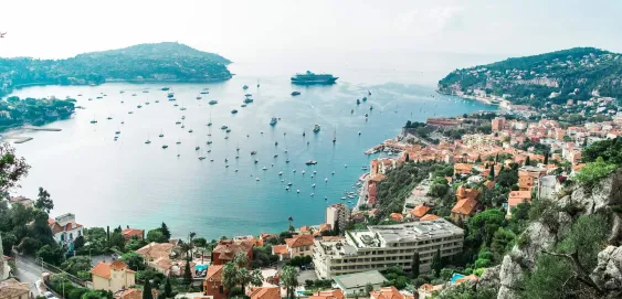 Vue Nice Paysage Mer Montagne Habitations Bateaux